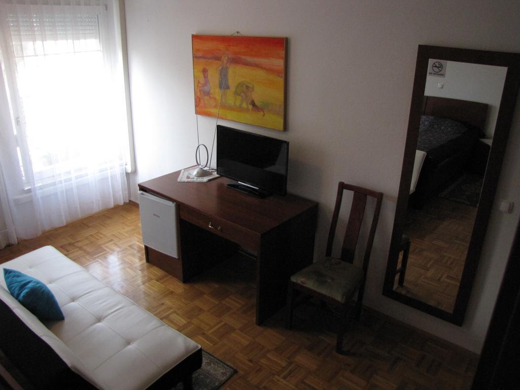 Guesthouse Zorko Gostilna Domen Šmarješke Toplice Esterno foto